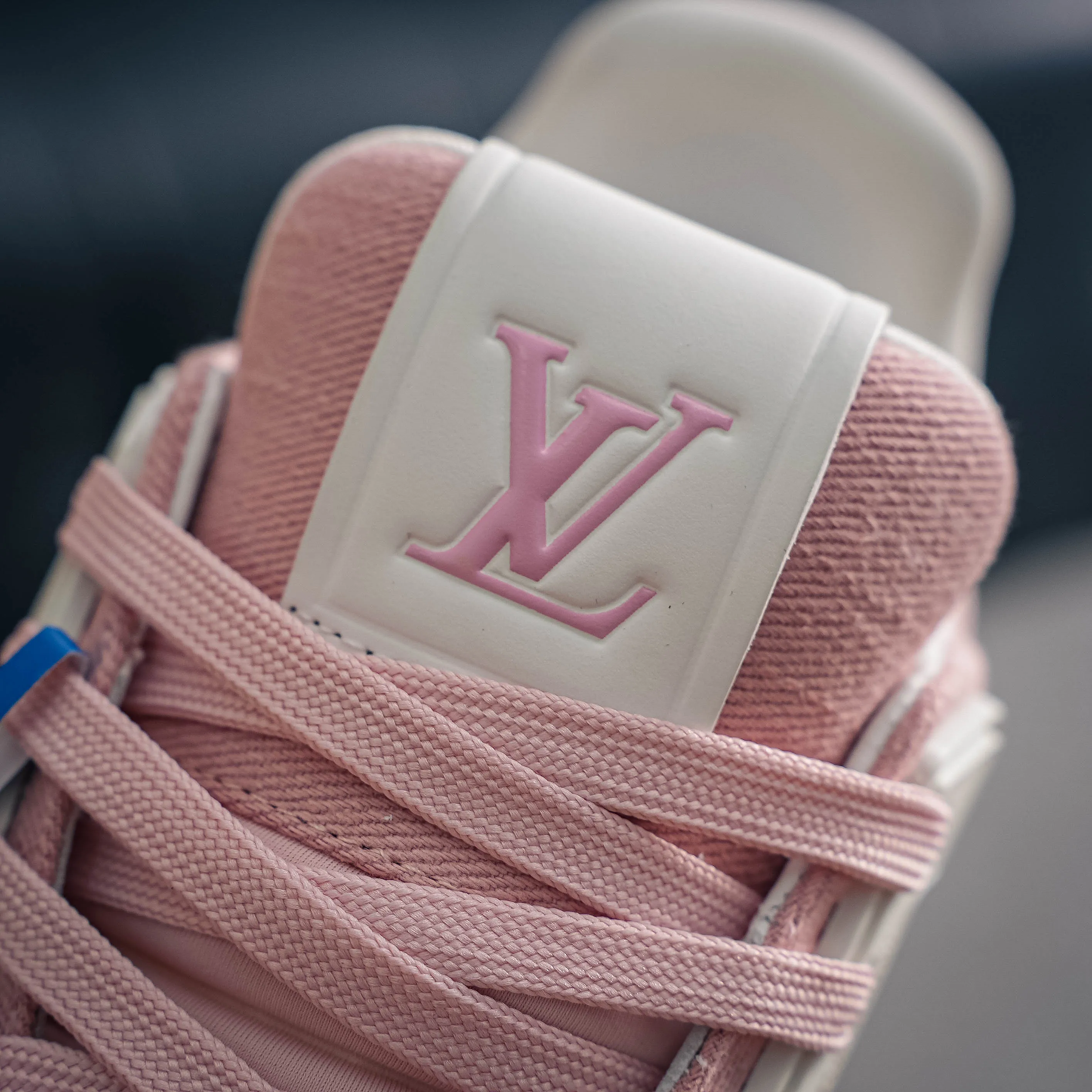 # LV- - trainer 2026 New Arrival 1：1 ！！ Shoes Cowhide Leather ， LOGO ， Breathable ， 。